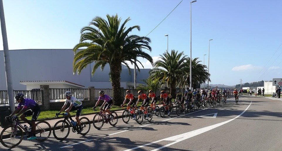 La Vuelta Ciclista llega a Santoña. R.A.