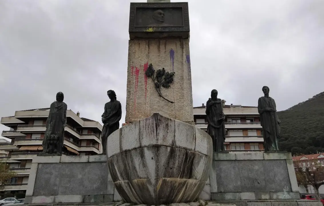 Estado del monumento a carrero Blanco, en Santoña. R.A.