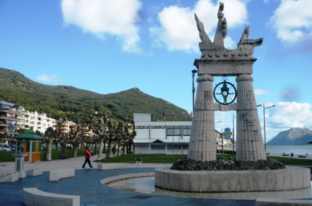 Monumento a Juan de la Cosa en Santoña. R.A.