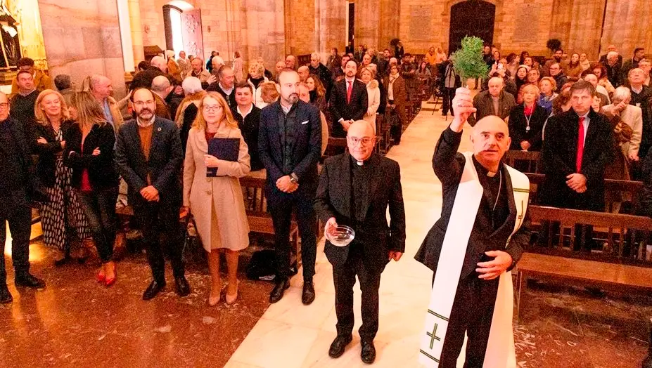 Un momento de la inauguración de las obras en la iglesia.