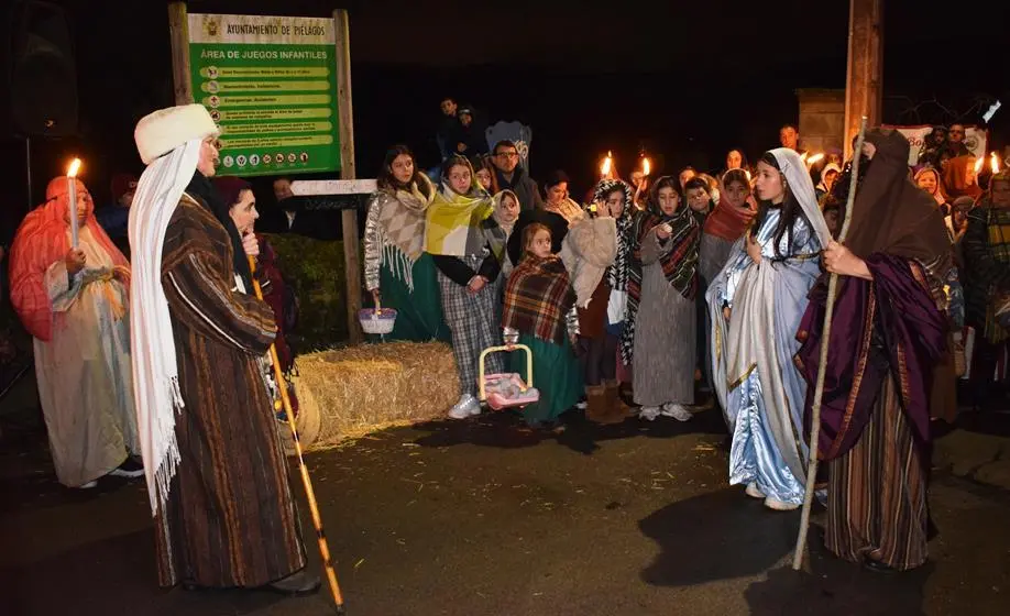 Los figurantes son alumnos de la Escuela de Teatro.