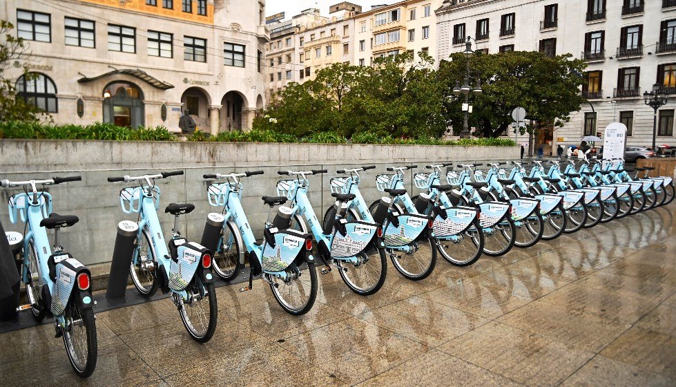 Las bicicletas en la Plaza Alfonso XIII.