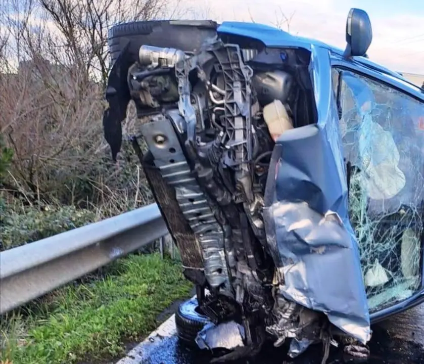 Estado de uno de los vehículos en el accidente. Whatsapp