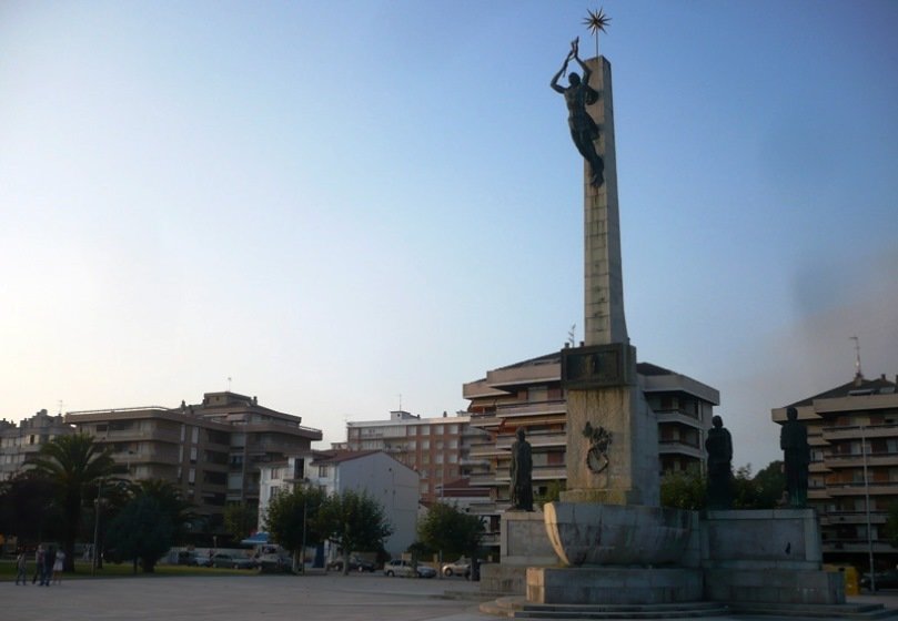 Monumento a Carrero Blanco en Santoña.