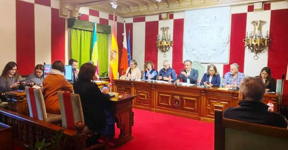 Los concejales en el Pleno de Camargo.