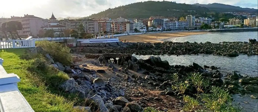 Zona de la playa de Brazomar, en Castro Urdiales. R.A.