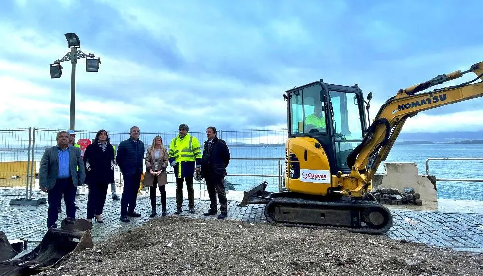 Las autoridades políticas visitaron las obras en Santander.