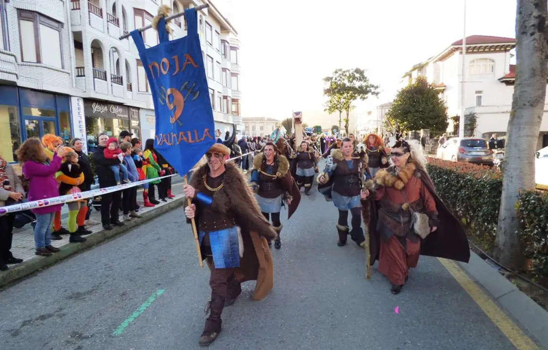 Los grupos en el desfile.