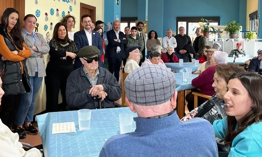 Un momento de la jornada de convivencia en el Centro de Día de Colindres.