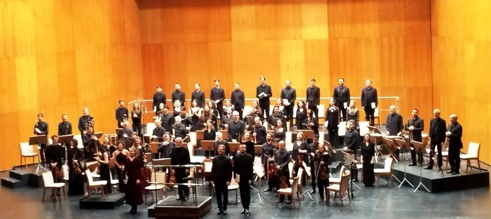 Jordi Savall sobre el escenario del Palacio de Festivales.