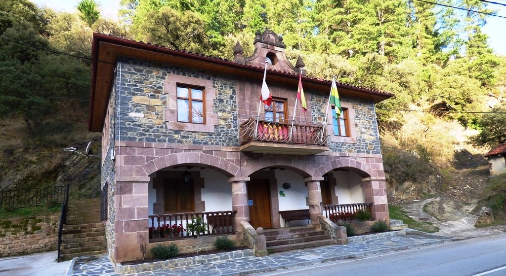 Casa Consistorial de Camaleño. R.A.