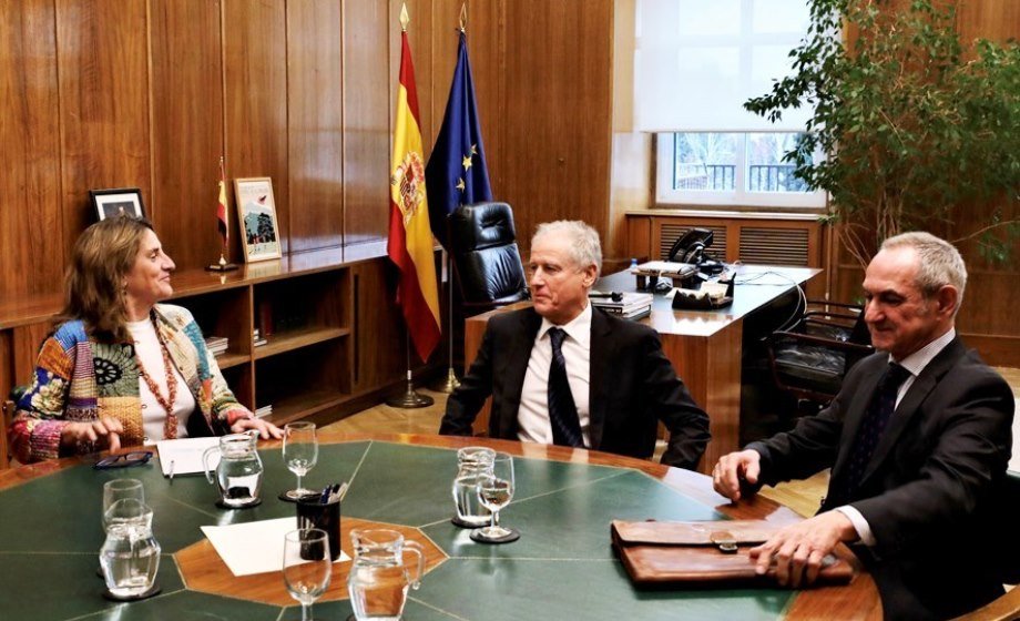 Reunión entre la ministra y el consejero de Industria de Cantabria.