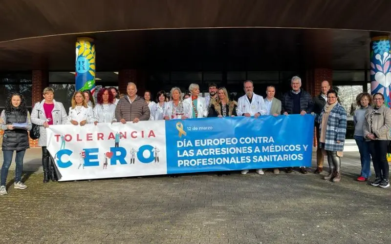 Concentración de sanitarios en el Hospital Sierrallana.