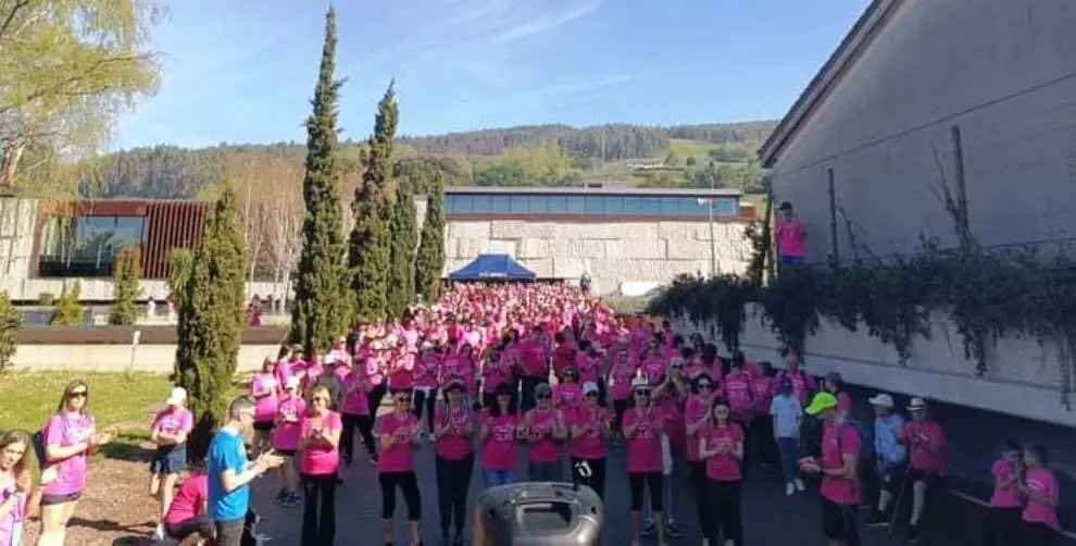 Participantes en la Marcha Solidaria de Meruelo. Facebook