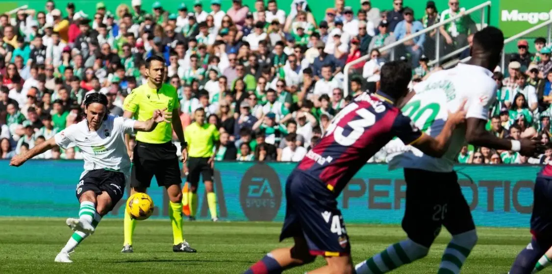 El Racing logró un nuevo punto ante el Levante.