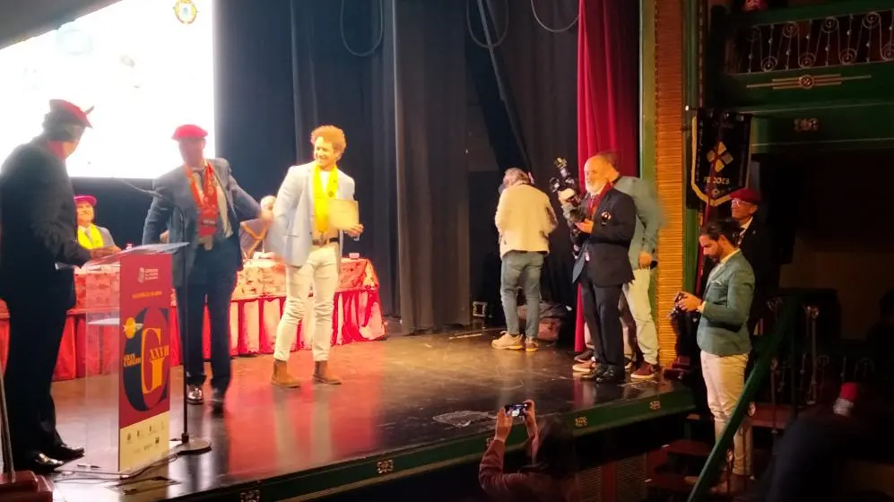 Daniel Diges en el momento de jurar la distinción. R.A.