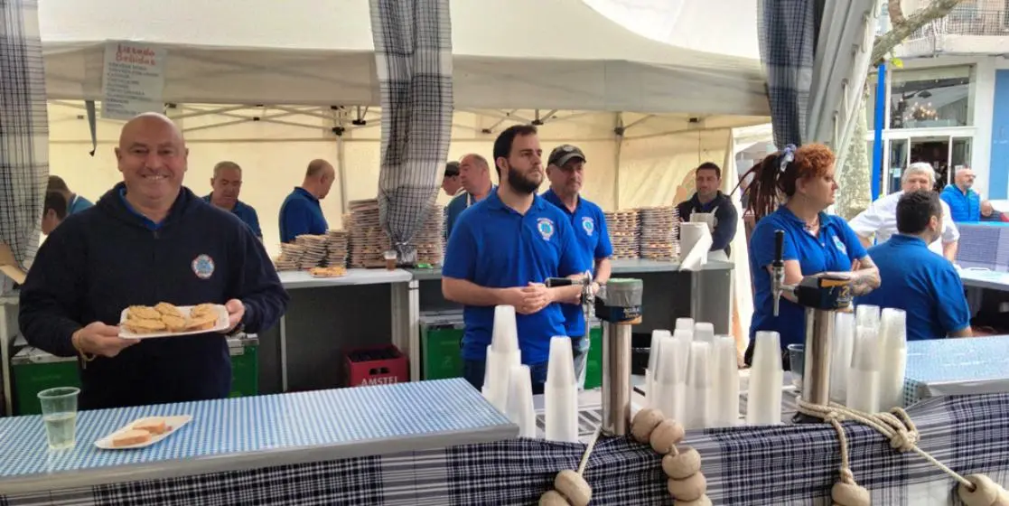 No faltaron los bocartes de la peña Juan de la Cosa. R.A.