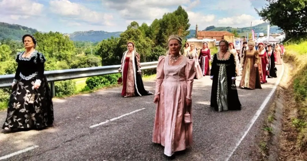 Trajes de la época.