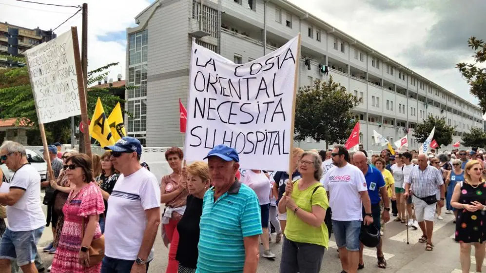 La manifestación acabó en el Hospital de Laredo. R.A.