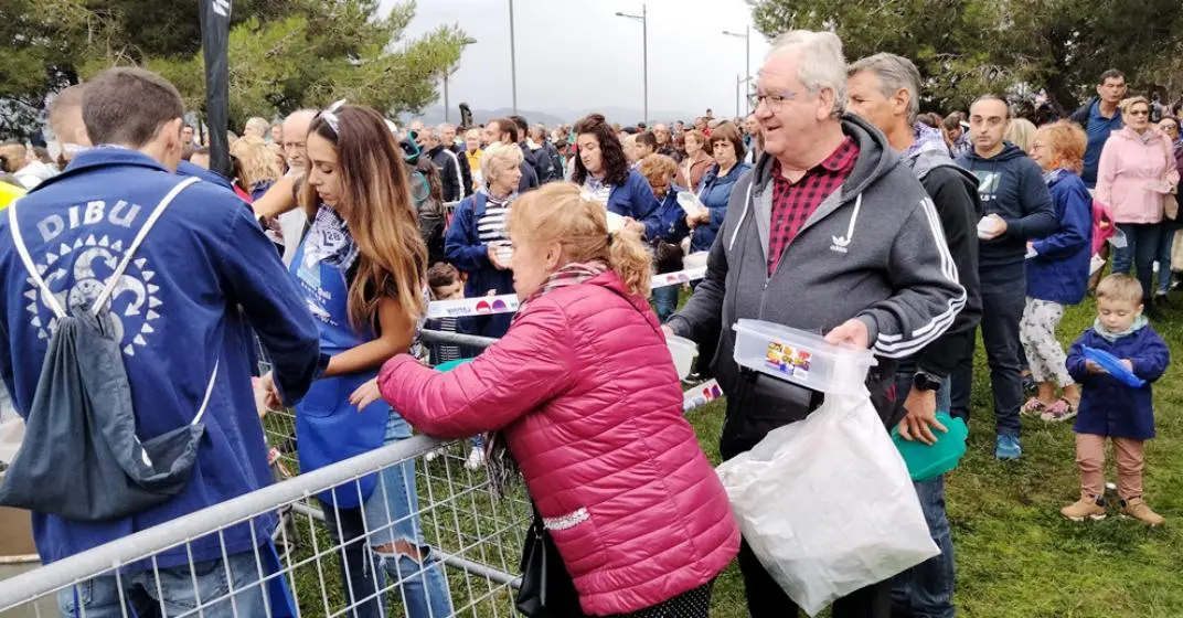 Reparto del marmite en el Glasis. R.A.