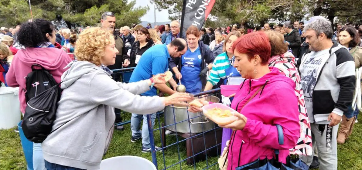 Colas para degustar el marmite. R.A.
