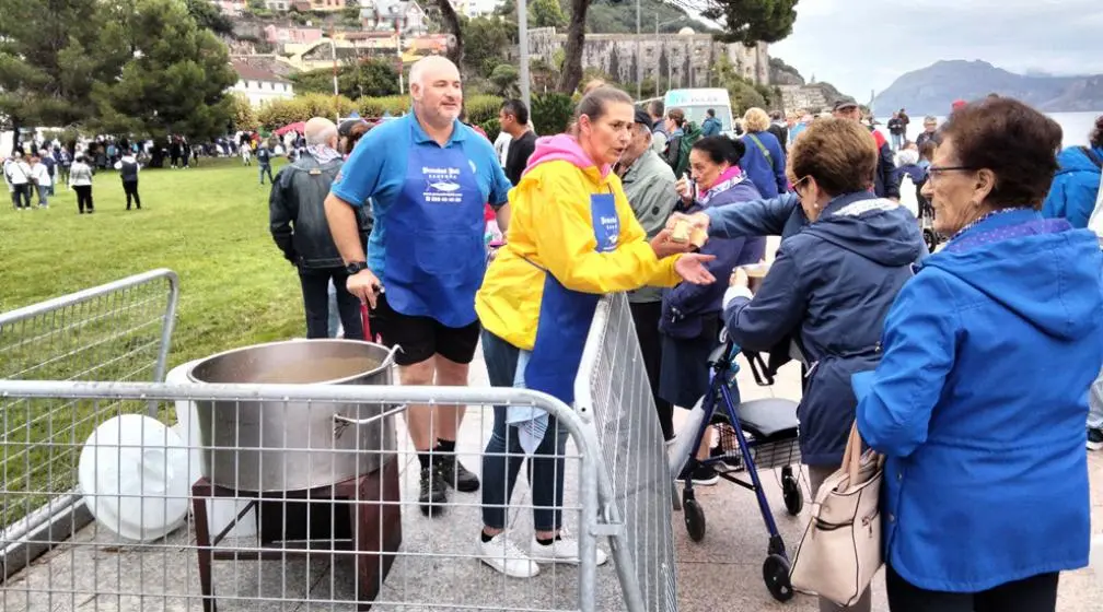 Fila para las personas con movilidad reducida. R.A.