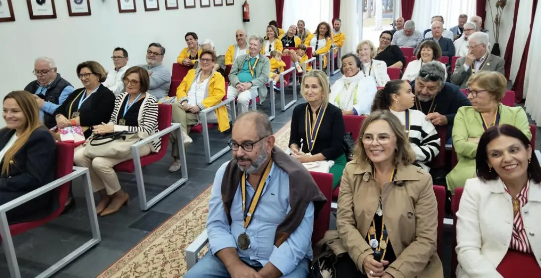 Asistentes al acto en el salón de Plenos. R.A.