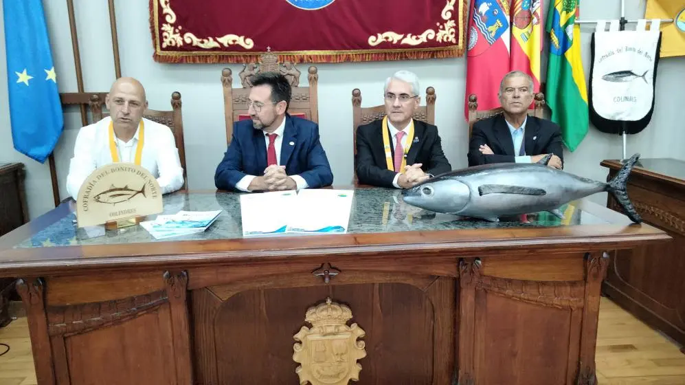 Mesa presidencial del hermanamiento. R.A.