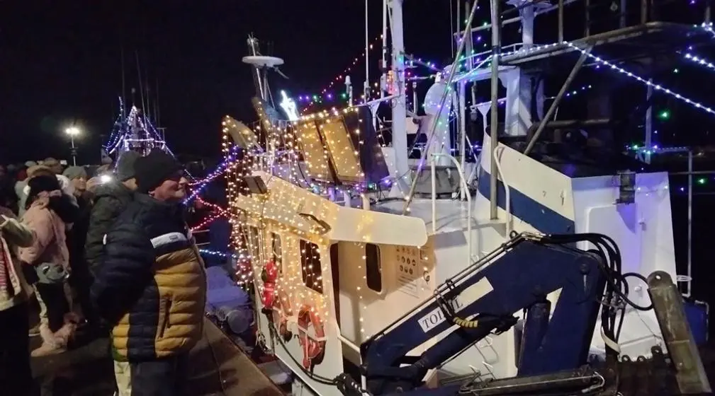 Los barcos pesqueros iluminados. R.A.