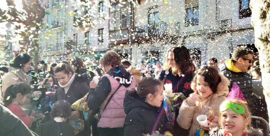 Las uvas no faltaron. R.A.