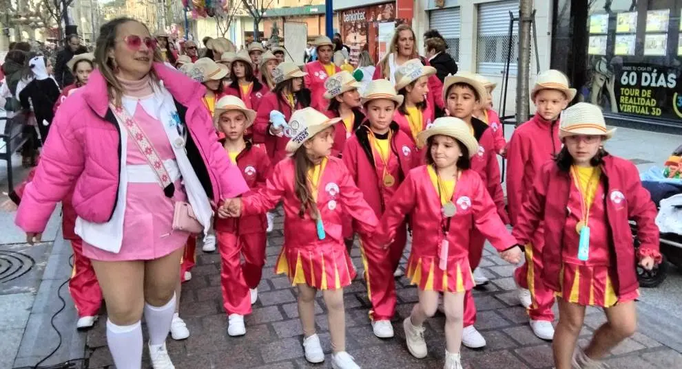 Las murgas infantiles antes del Concurso. R.A.