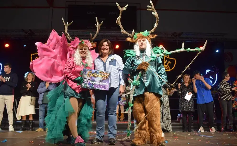 Entrega del premio a 'Fabula de bosque'.