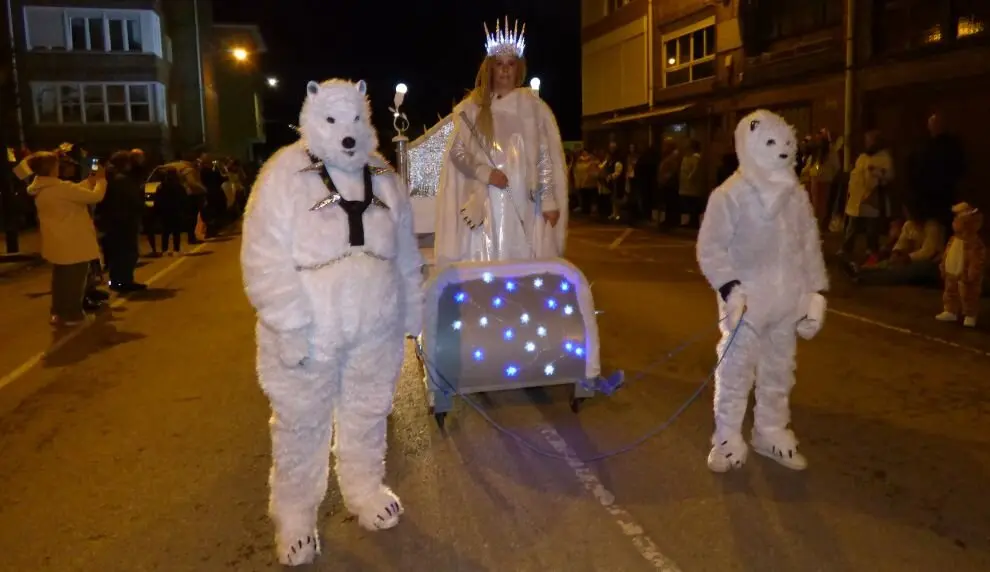 Los osos blancos aparecieron en el desfile. R.A.