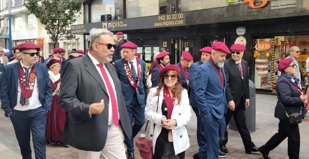 Desfile de las cofradías por Santoña. R.A.