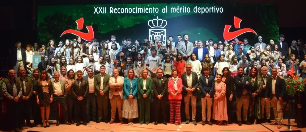 Foto de familia de los premiados.