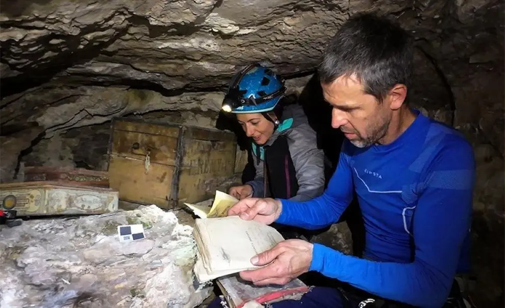 Rescate del material en la cueva Brigada Machado.