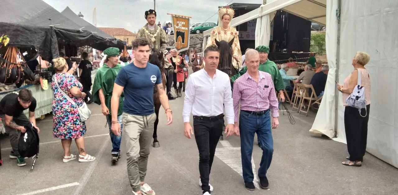 Llegada a la comida en honor a Carlos V. R.A