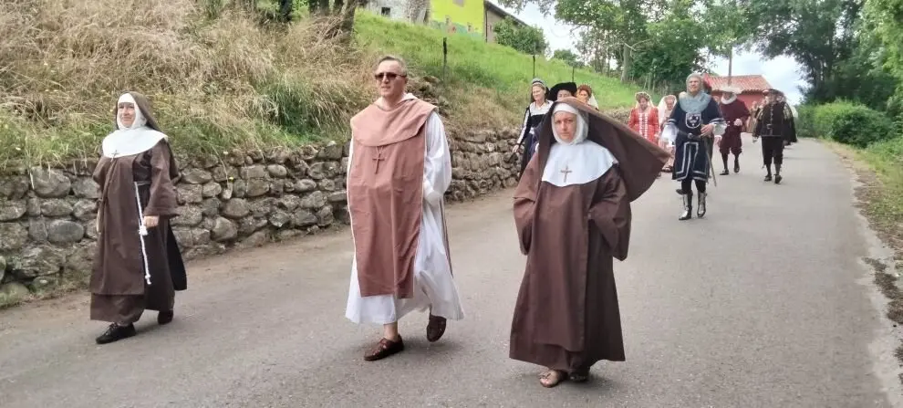 El clero estuvo presente en la recreación. R.A.