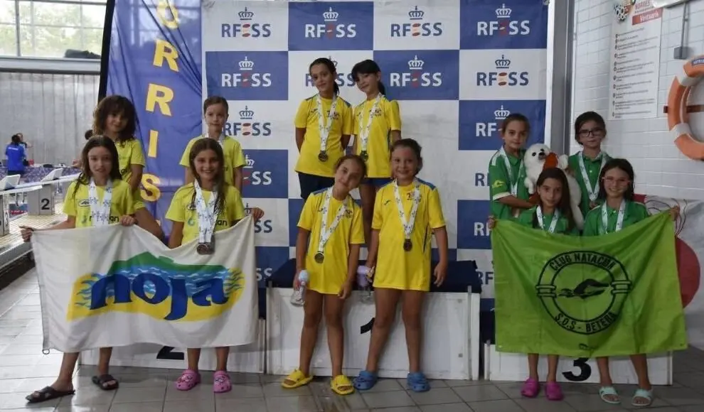 Los socorristas en el podium.