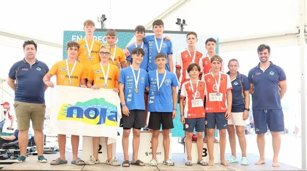 Entrega de medallas por equipos.