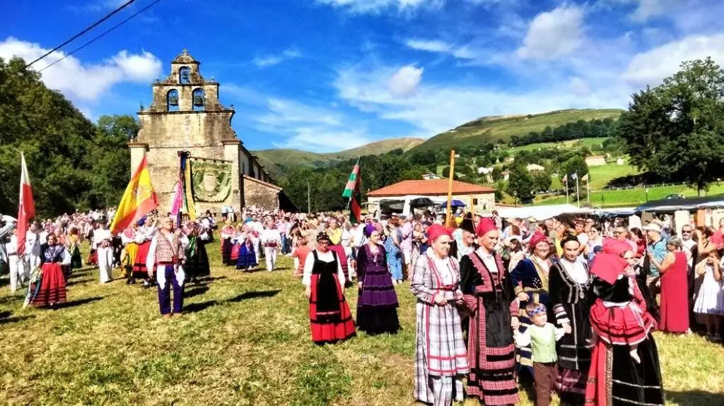 Procesión en el santuario de la virgen de Valvanuz. R.A.