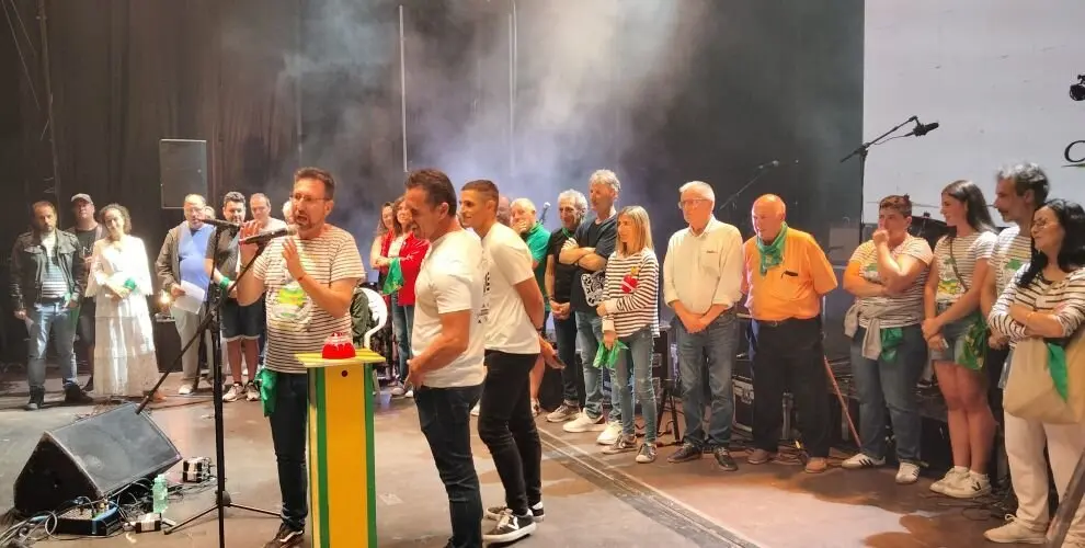 Marcos y Sergio sobre el escenario. R.A.