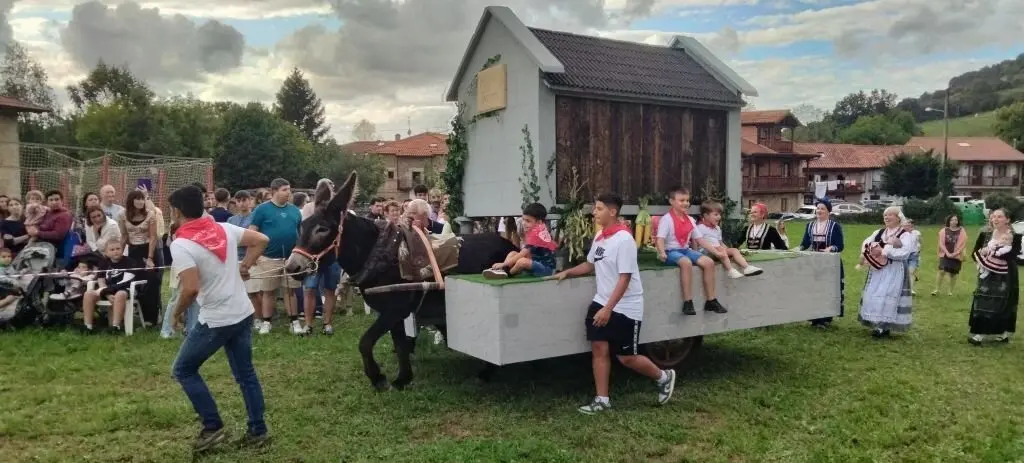 Carroza 'Hórreo pasiego'. R.A.