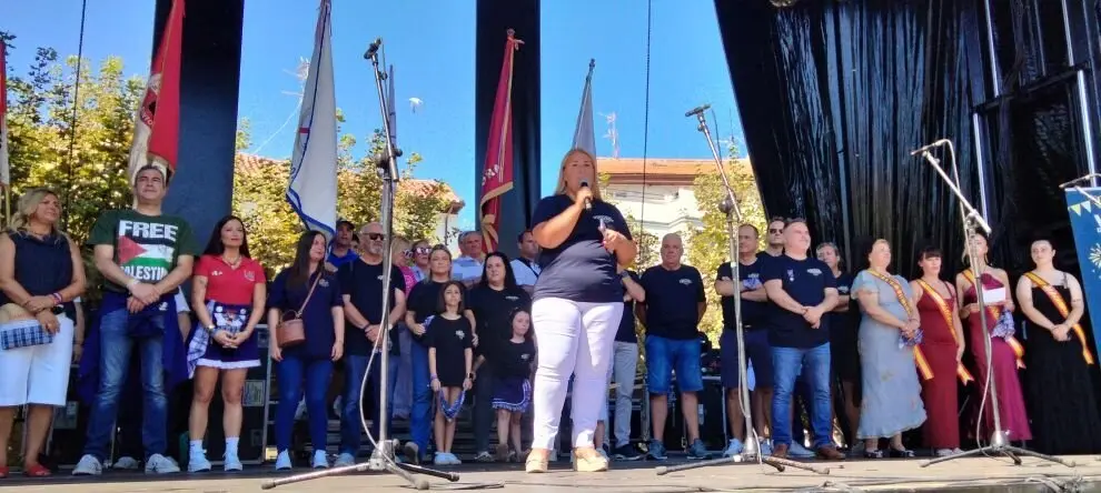 La concejala de Festejos, Vanesa San Emeterio, se dirige a los asistentes. R.A.