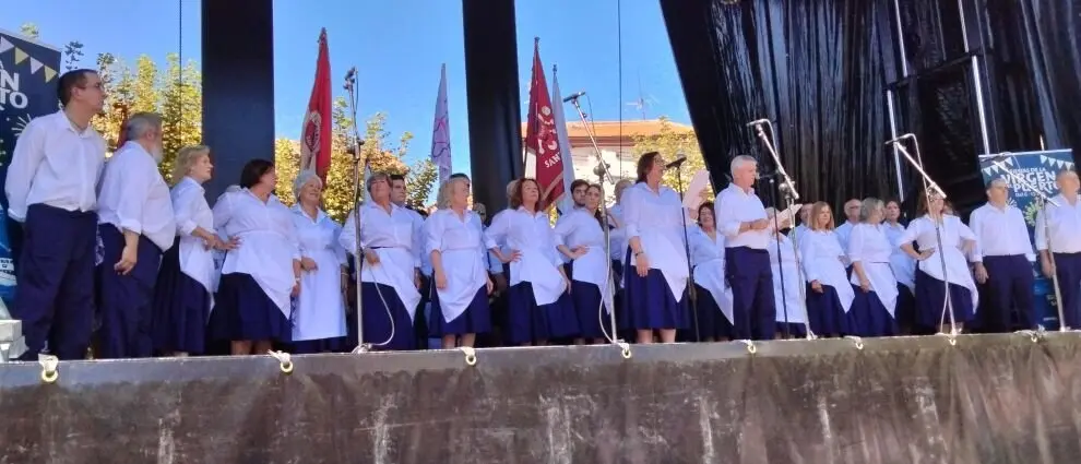 Integrantes de la Coral Portus Victoriae. R.A.