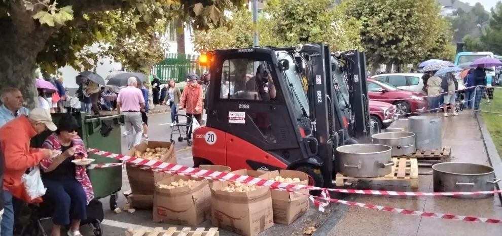 Resguardados bajo un árbol. R.A.