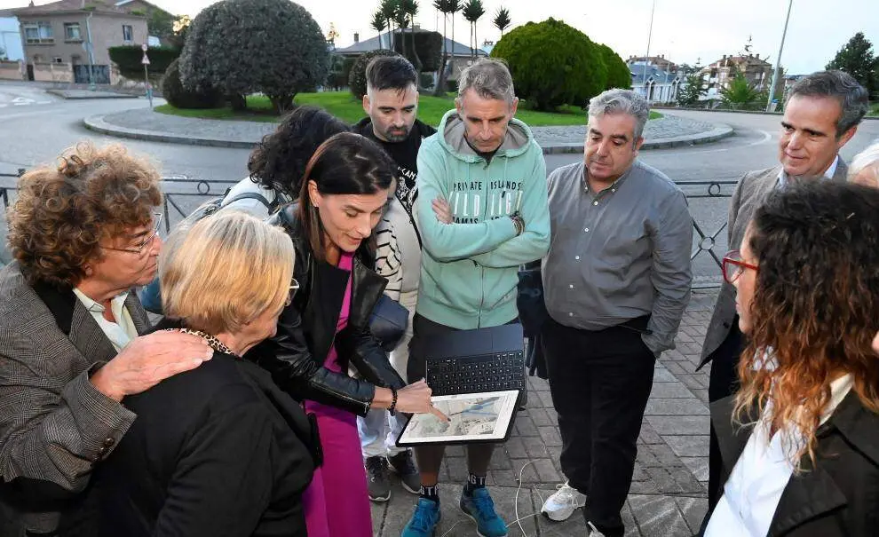 Un momento de la visita a la zona del Alisal y Adarzo.