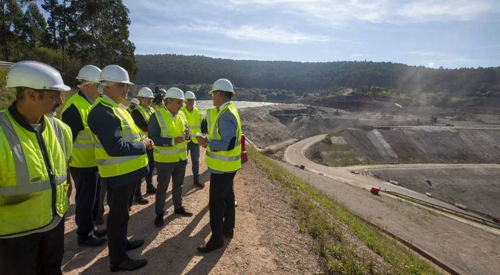 Visita alas obras del vertedero de tratamiento de amianto en Castañeda.