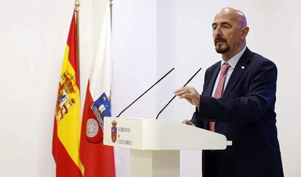 El consejero de Salud, César Pascual (PP) en rueda de prensa.