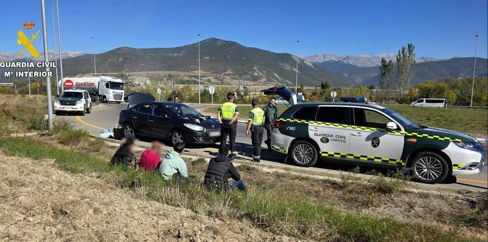 Detenidos cuatro implicados en los robos.